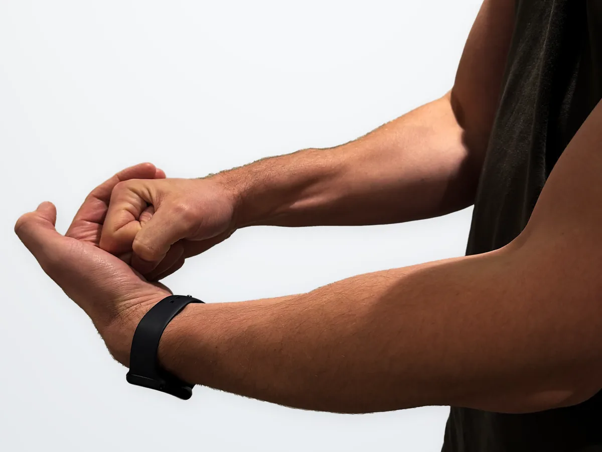 Isometrisch met weerstand van de andere hand